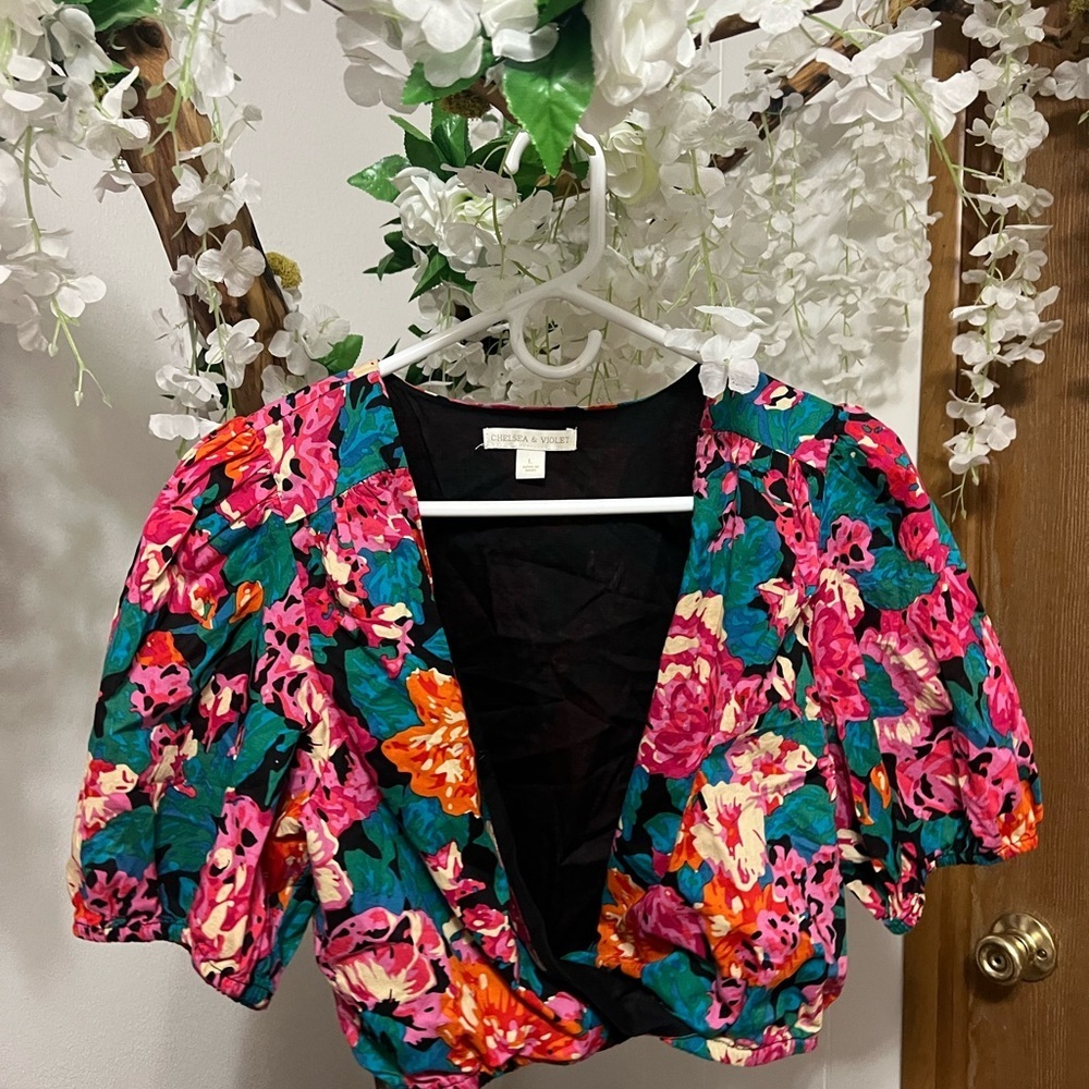 Chelsea & Violet Black and Pink Puff Sleeve Crop Blouse